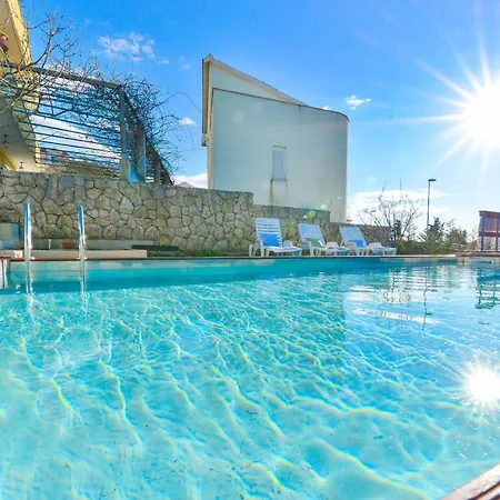 Niko With Private Swimming Pool *