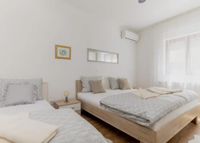 Niko With Private Swimming Pool Задар